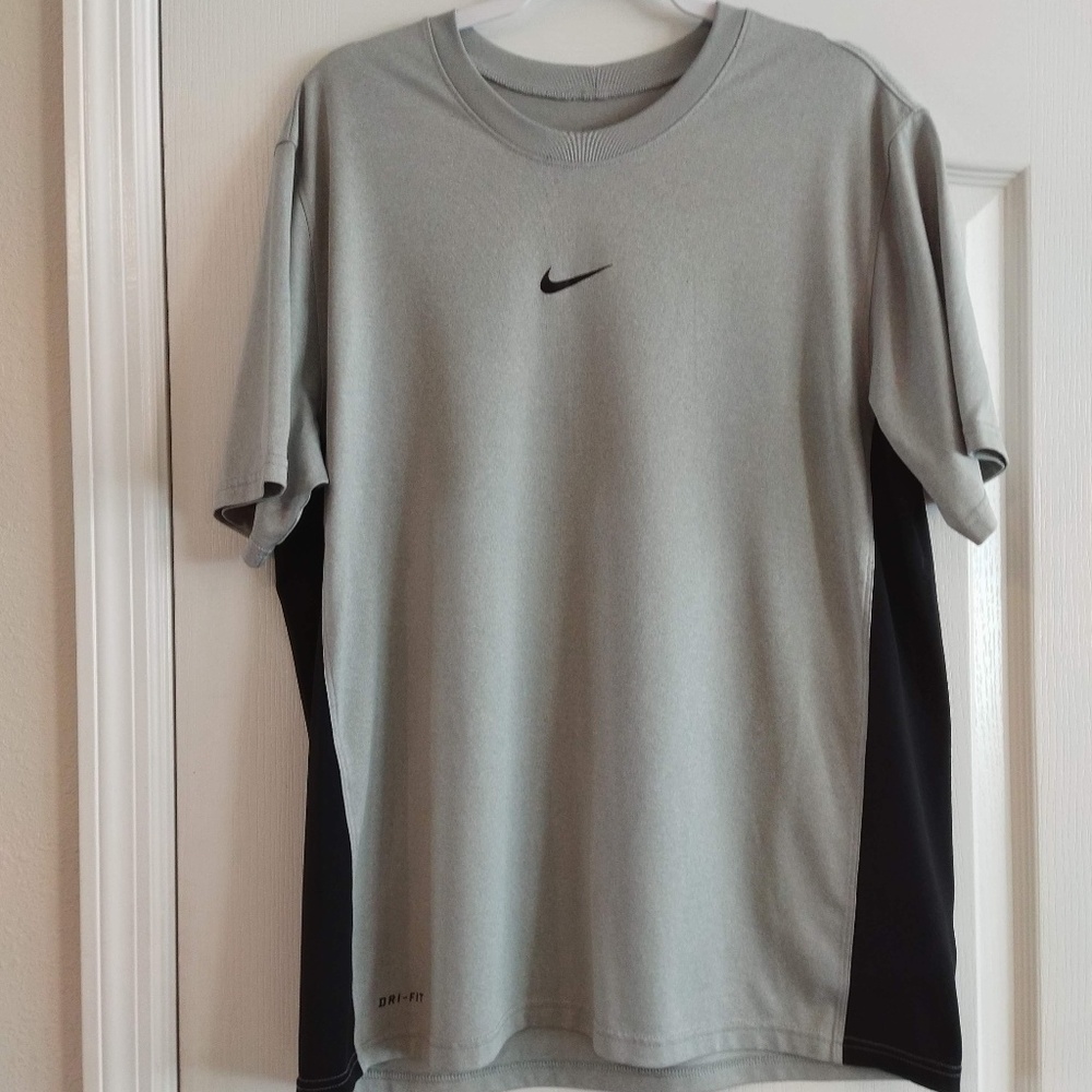 Men's Nike Dri-Fit short sleeve shirt Silver/Black